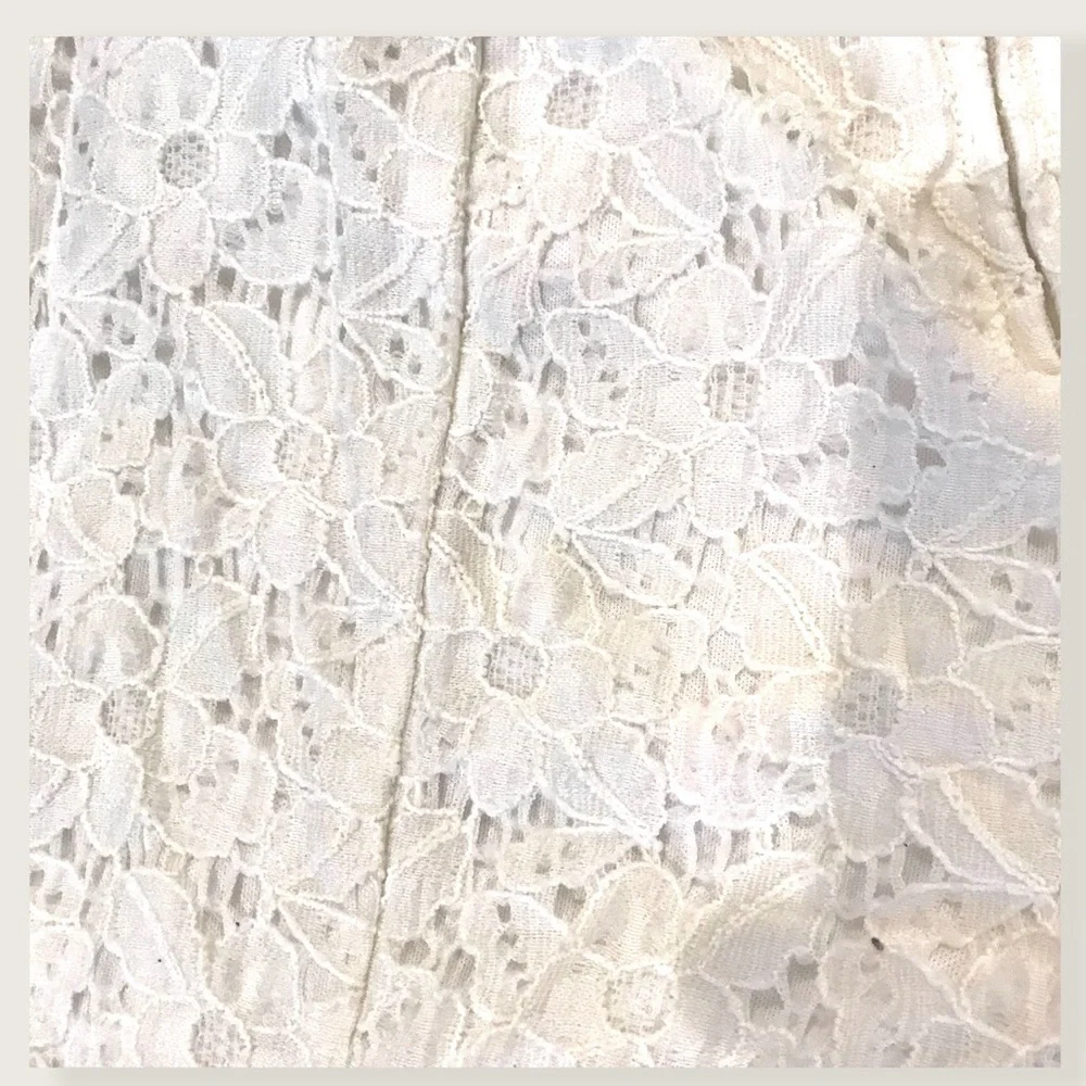 Urban Outfitters White Floral Lace Summer/Spring/Festival Casual Cute Shorts - Picture 3 of 3